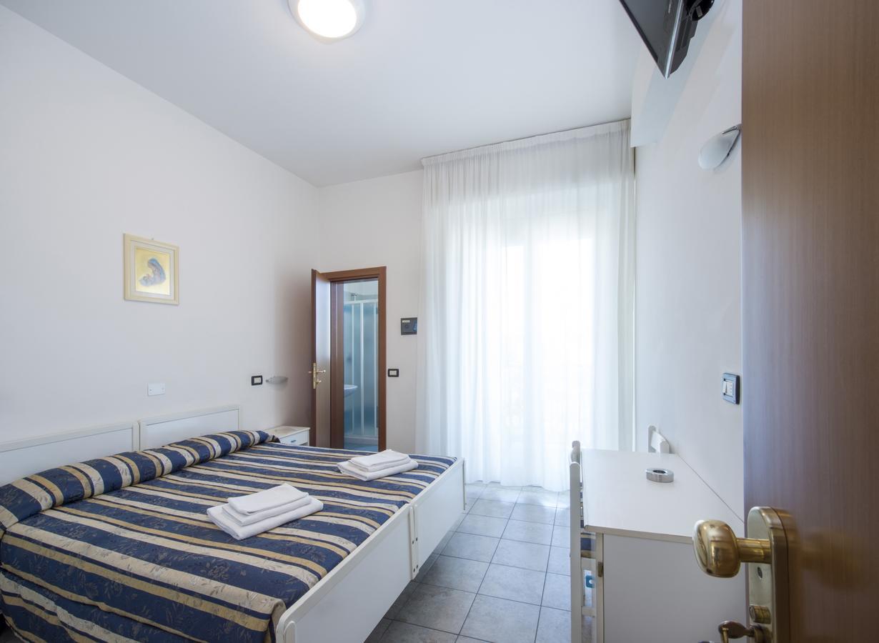 Hotel Aquila Azzurra Rimini Kültér fotó